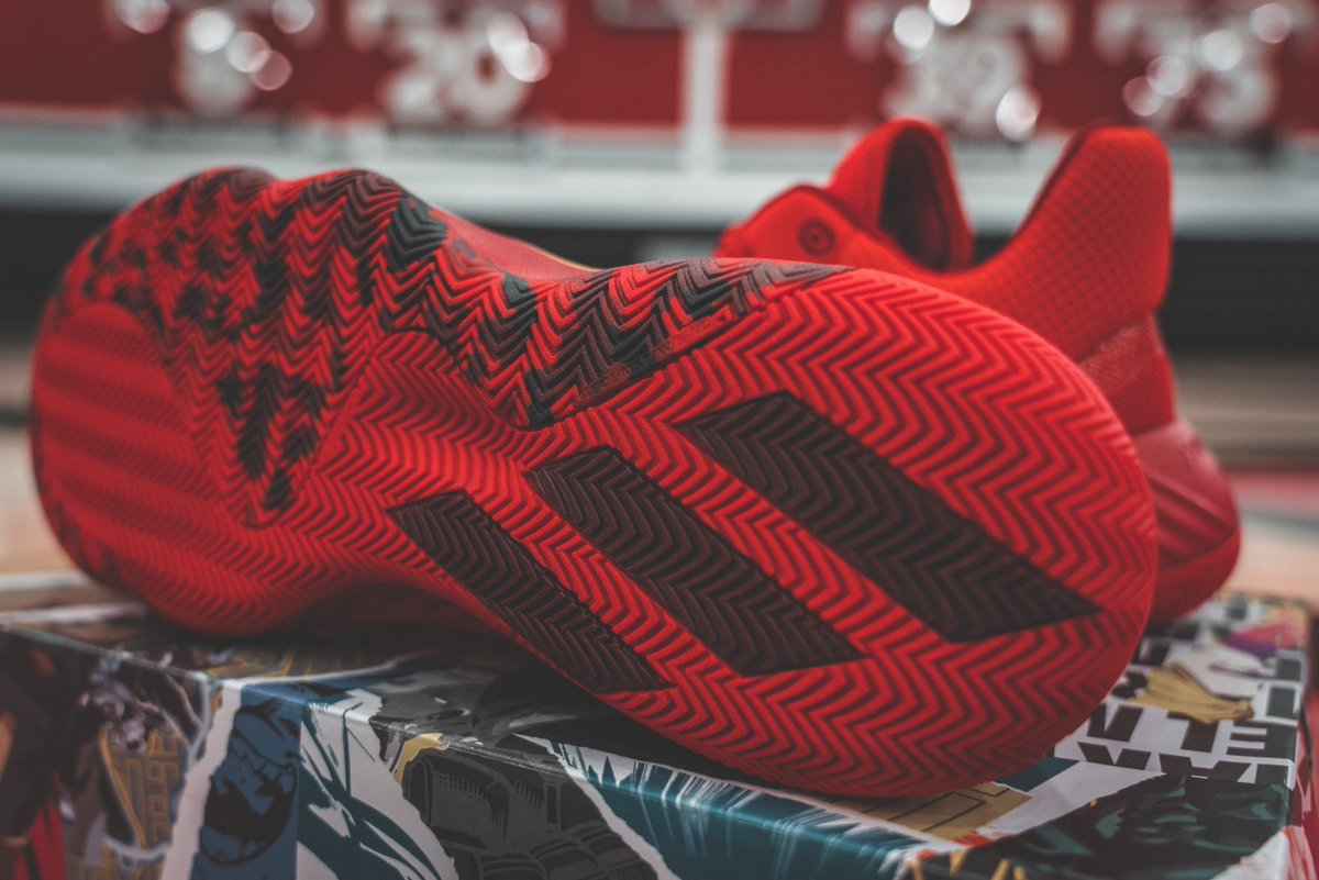 LouisvilleMBB's tweet image. Thanks to @spidadmitchell for the kicks for #LouisvilleLive19!! 🕷🕸