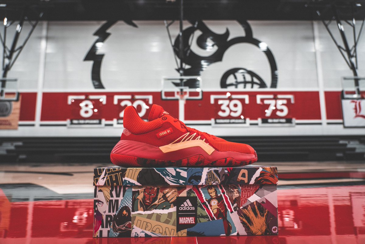 LouisvilleMBB's tweet image. Thanks to @spidadmitchell for the kicks for #LouisvilleLive19!! 🕷🕸