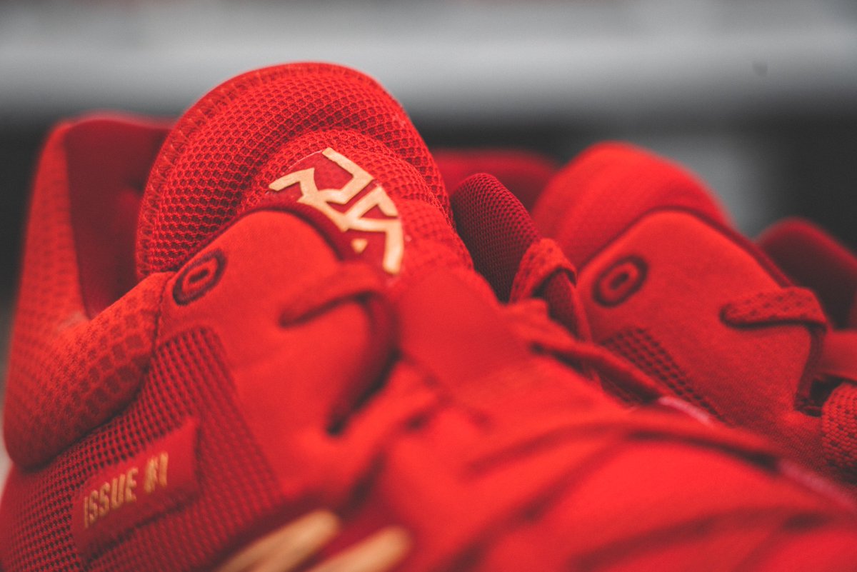 LouisvilleMBB's tweet image. Thanks to @spidadmitchell for the kicks for #LouisvilleLive19!! 🕷🕸