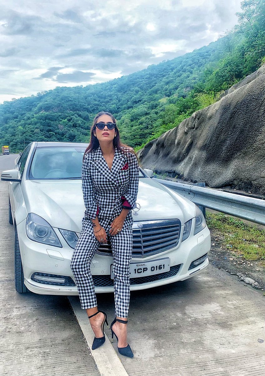 Nehhaamalik's tweet image. Finally off to the resort ♥️♥️♥️
:
Wearing @selectandyou 😍
:
#eventtime #udaipur #rajasthan #udaipurevent #mercedesbenz #posing #fashionstarudaipur   #rajasthannexttopmodel2019 #sakhiyaan #sakhiyaangirl #nehamalik #manindarbuttar #tonykakkar #sahilkhan #pollywood #punjabiactress