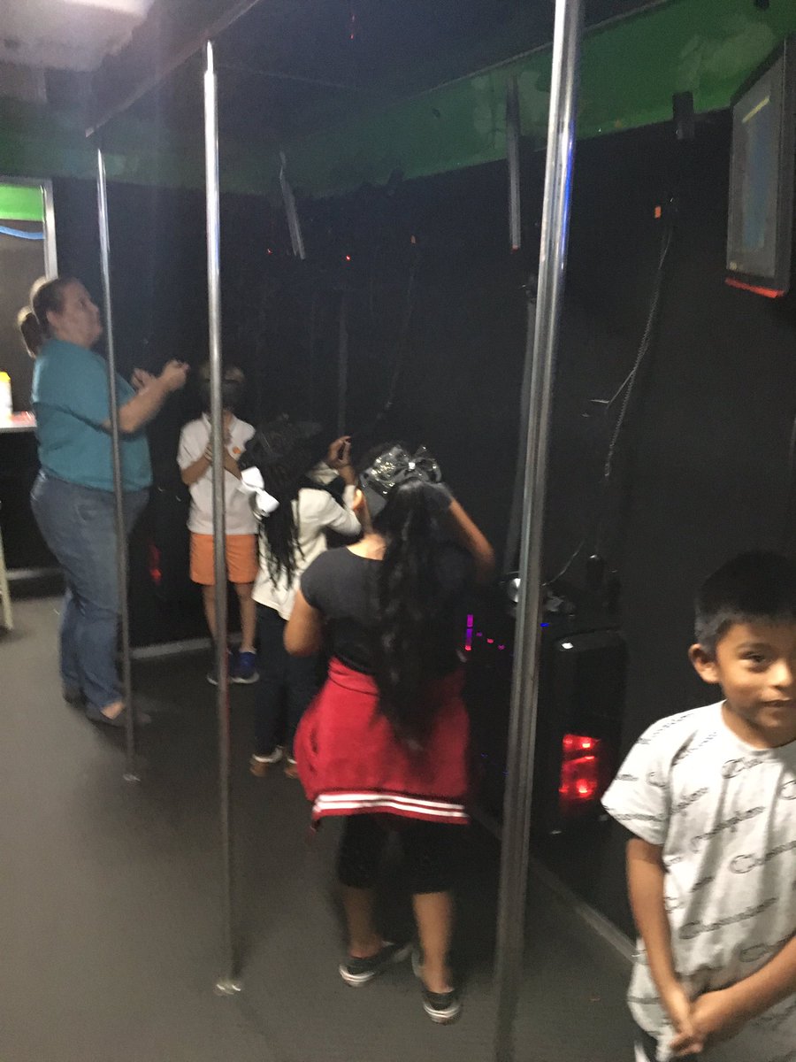 SES__Principal's tweet photo. Students at SES took a virtual field trip to the ocean through virtual reality by way of Learning Lab 360.  Students loved the experience.@ Learning Lab 360 https://t.co/JWCwEMKvsR
