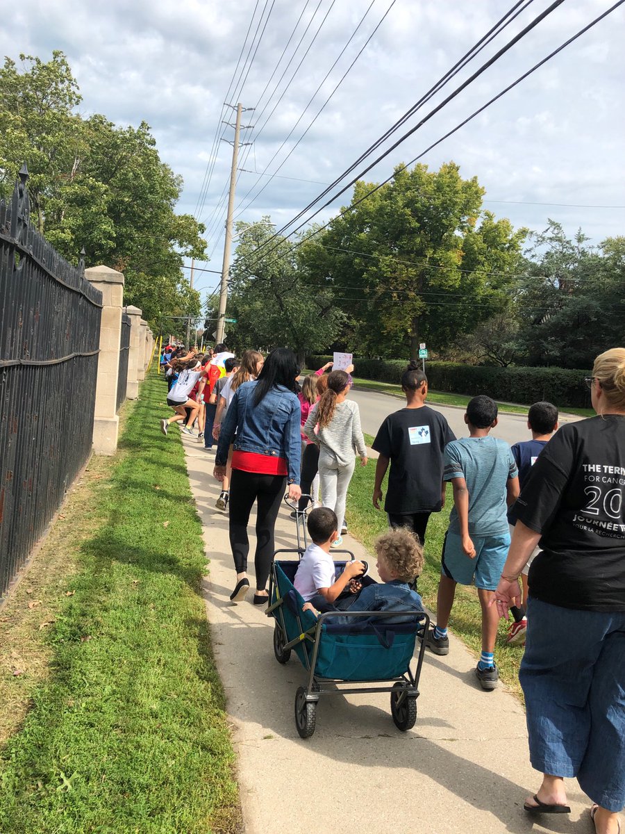 KingEdwardLions's tweet photo. We did it from JK to Grade 8! Walking to find a cure! #terryfoxrun https://t.co/3LIVcD5ei6