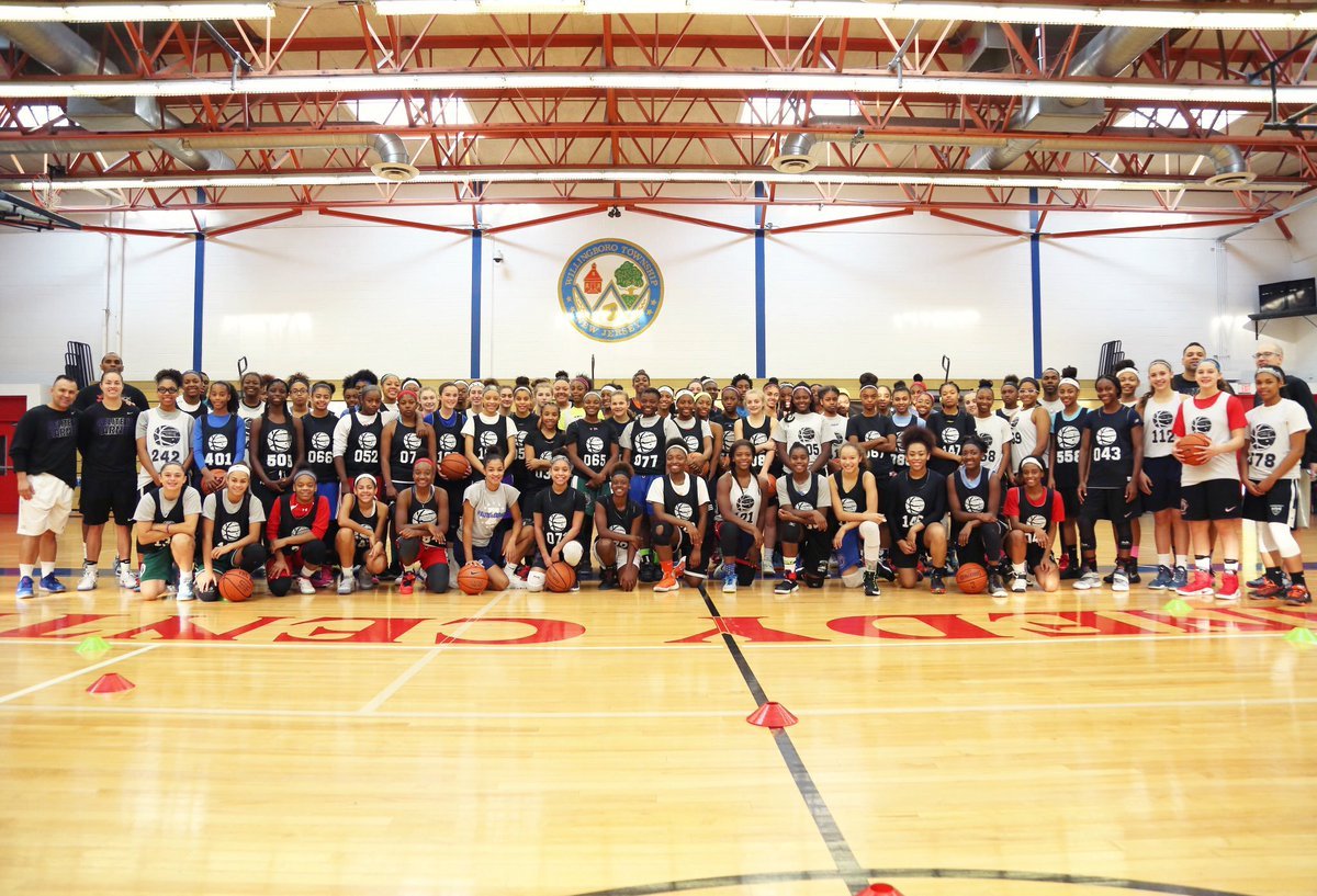 Kmoorebball's tweet photo. #KMFallShowcase  - Register now and get the early bird discount

⛹🏽Workout
🗓: October 25

Showcase
🗓: October 26 &amp; 27, 2019
📍: Willingboro, New Jersey
✏️: National Media
🍟: McDonald’s Voters
✅: Intense Skill Work

⬇️: INFO
 https://t.co/2pZ7gKI17l https://t.co/kK0FEqViBm