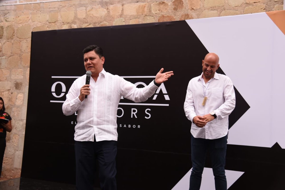 JuanCRiveraC's tweet photo. A nombre del Gobernador @alejandromurat, inauguro las actividades de @oaxaca_flavors ; hoy somos testigos de la grandeza culinaria de Oaxaca, con experiencias únicas llenas de cultura y arte, mostrando al mundo porqué somos un estado que lo tiene todo. https://t.co/0xDnnPo7Yo
