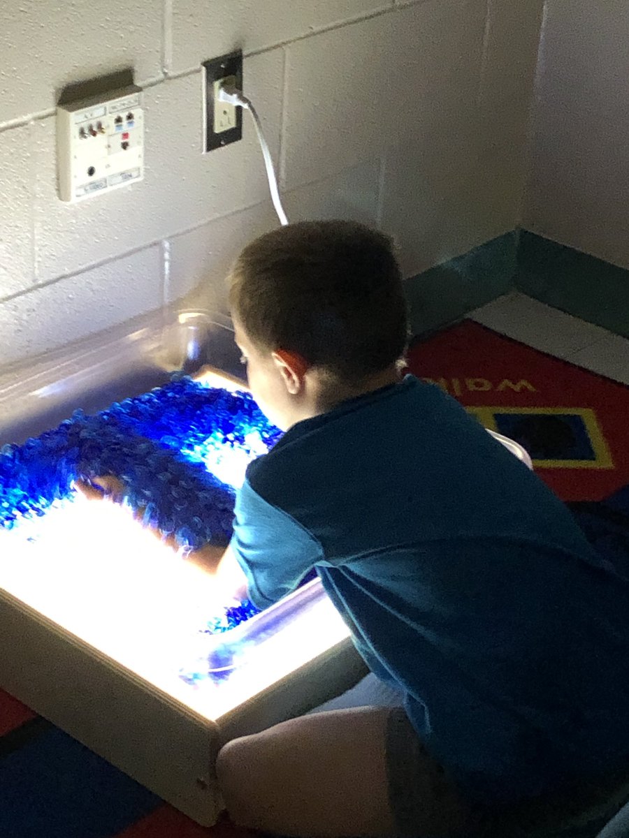 Sensory time! Calming our minds to get ready to learn. <a href="/HumbleISD_MBE/">Maplebrook Elem</a>#mbe ears2020#mbeisfamily#bethelight