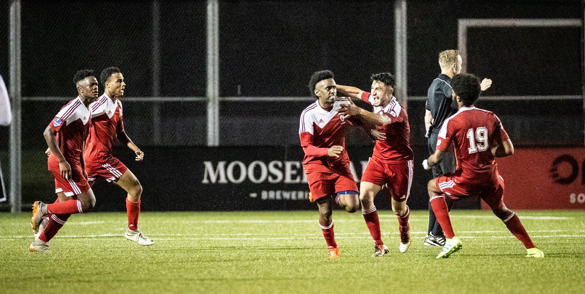 League1ON's tweet photo. *Halftime*
@FCLondon dominated the first half, but @MastersFA took the lead thanks to Priestly's shot from 20 yards and their keeper Koskinas' good saves.
Ribeiro was sent off on 40 minutes to make the rest of the game difficult for @FCLondon.
#MASTvFCL #L1OChamps #talentpathway https://t.co/kmD5ON1KrP