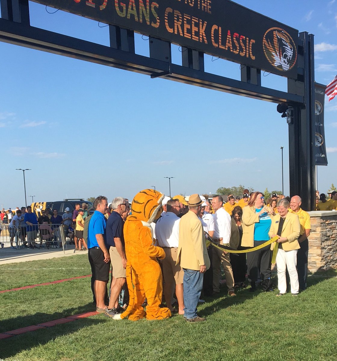 CoachTKWarner's tweet image. Ribbon cutting ceremony with ⁦⁦Truman Tiger ! ⁦⁦@StaleyAD⁩ ⁦@NKCSchools⁩ #awesomecourse!!