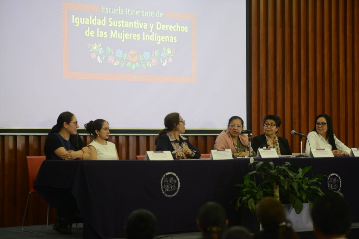 CDHCMX's tweet photo. Al clausurar los trabajos de la #EscuelaDHMujeresIndígenas, Presidenta de #CDHCM, Nashieli Ramírez, se congratuló de que esta Ciudad albergue a comunidades indígenas, al tiempo de señalar que "no podemos hablar de violencia de las mujeres aisladamente, la raíz es la desigualdad". https://t.co/FUVGv88VHH