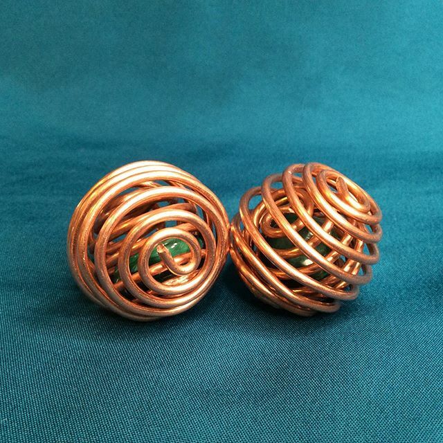 jack__0ats's tweet photo. #omglobes #🕉🌐 - #handmade #copperwire #baodingballs by #jackøats #malachite #stones

#play #meditation #namaste #om #mindfulness #wireweaving  #justkeepspining #spiral #sphere #sonicsculpture #stressreliever #handstrengthening #lnk #madeinnebraska https://t.co/Zp9jjRznAf https://t.co/cmBSUACzJU