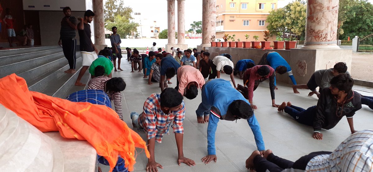 DavangereAbvp's tweet photo. ಅಭ್ಯಾಸ ವರ್ಗದ ಎರಡನೇ ದಿನ ಮುಂಜಾನೆಯ ವ್ಯಾಯಾಮದ ಸಮಯ. https://t.co/qephSNlgeW