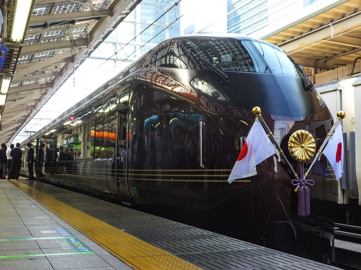 天皇皇后両陛下を乗せた茨城国体に向かうお召し列車に足を出して進路を妨害する赤いシャツの子供撮り鉄 Togetter 天皇皇后両陛下を乗せた茨城国体に向かうお召し列車に足を出して進路を妨害する赤いシャツの子供撮り鉄 Togetter