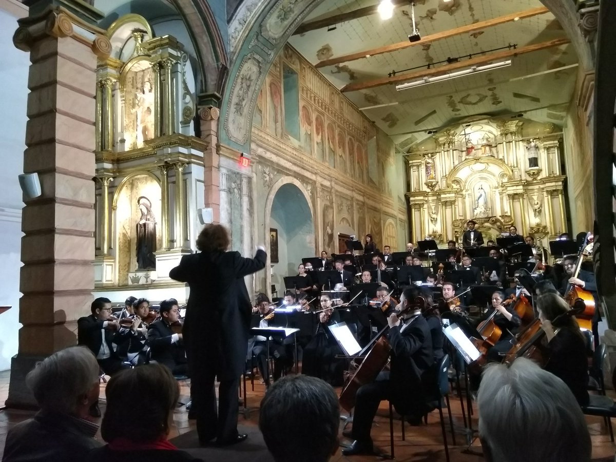 SinfonicaCuenca's tweet photo. Esta noche la @SinfonicaCuenca se congratula de tener entre el público asistente a los familiares del gran compositor #CorsinoDuránCarrión de quien interpretaremos la hermosa #FantasíaEcuatoriana #PasiónporlaMúsica #AmamosloqueHacemos #OSC #MichaelMeissner https://t.co/GmS1yNH8Fs