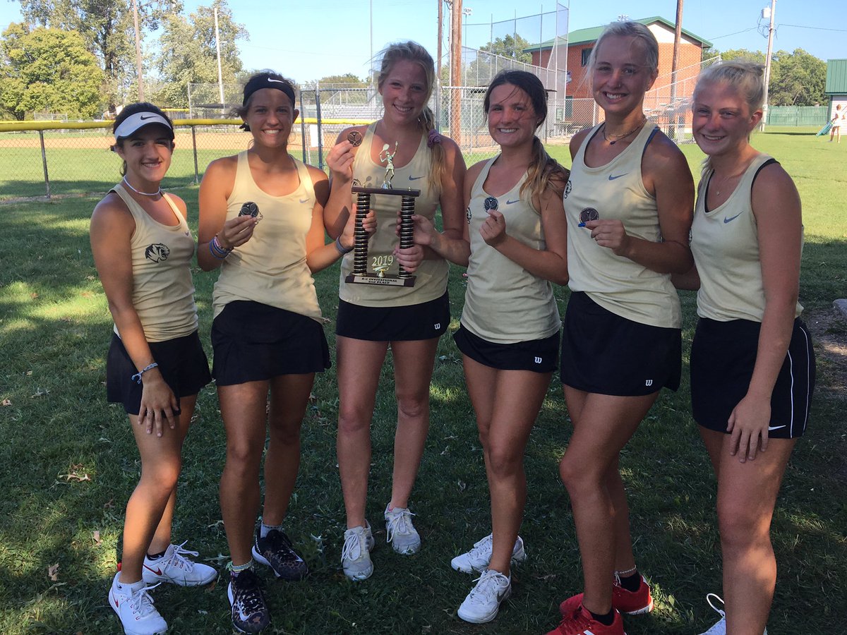 LSHSGirlsTennis's tweet photo. It was a great day for Varsity at the Smith-Cotton Invite with a 2nd place team finish! Mya 5th, Jeanette 3rd, Kate/Rachel 2nd, Isabelle/Meghan 6th. #trophy https://t.co/amzSAEbfsd