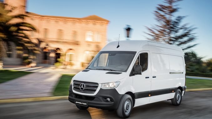 nsobreruedas's tweet photo. Tercera generación de la Mercedes-Benz Sprinter (por Victor Russo)
@MercedesBenzArg 

Leé la nota completa acá
https://t.co/StGLzDrIoG
.
.
#NoticiasSobreRuedas #TestDrive #Lanzamiento #SUV #4x4 #PruebadeManejo #Presentacion #Autos #Motos #Camiones #Coupe #Pickup #Motor #Ruedas https://t.co/r532qs9wWU