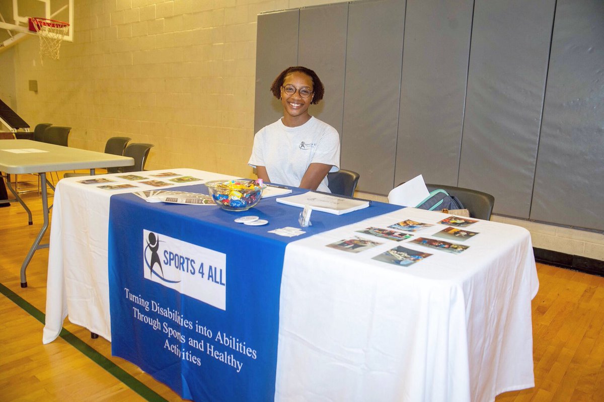 This weekend we’ll have a table at the Ventures Disabilities Resource Fair from 9am - 12pm ! Feel free to come by and learn more about Sports 4 All 🏈