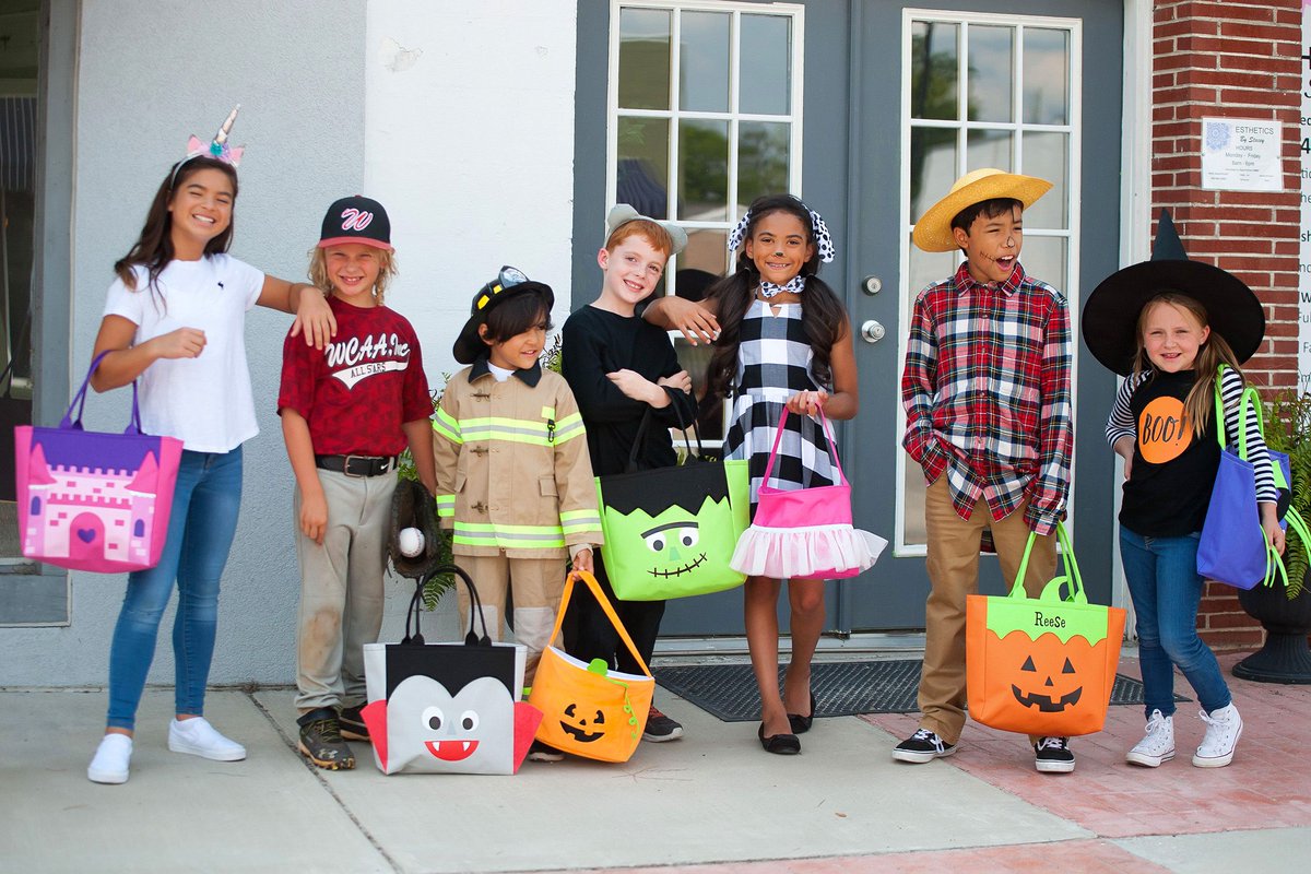 Charming_Chick's tweet image. Trick-or-Treat buckets &amp;amp; bags are now in stock! Available with monogram or names for your little ghosts &amp;amp; goblins #Halloween buff.ly/2nbbVAm