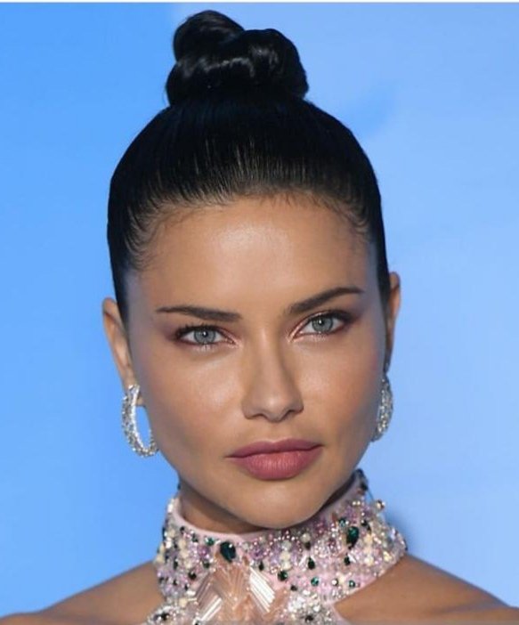 @andrewdentonmakeup made up #adrianalima beautifully at the #globaloceangala in #montecarlo. Simply stunning. Congratulations @andrewdentonMUA 🎉🎉 #fashion #makeupartist #andrewdentonmua
