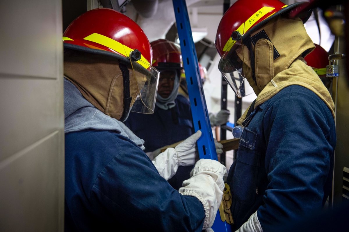 NavRegHawaii's tweet photo. Hawaii Sailors deployed on the USS William P. Lawrence conduct training and maintenance while underway on the Philippine Sea.
#NeverGiveIn! #WilliamPLawrence #PearlHarbor #NavyRegionHawaii https://t.co/Rgv5ML9Al0