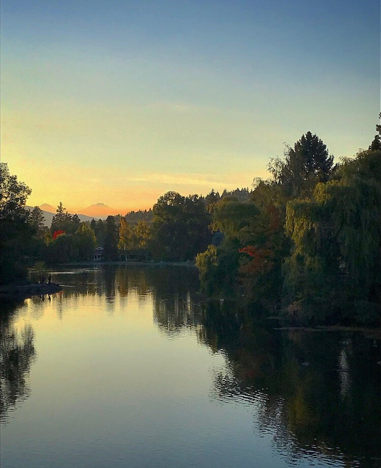 DeniseFaddis's tweet photo. What's happening this Weekend #hereinbend?
Autumn festivities at every turn!
#bendoregon #centraloregon
https://t.co/QDlwRcsQP6 https://t.co/fDbeVw2yfy