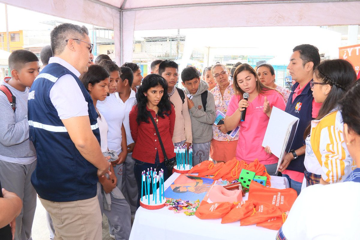 DrCamiloSalinas's tweet photo. Hoy participé en la Feria Interinstitucional de la #SemanaAndina por la Prevención de Embarazos en Adolescentes en organizada por la Dirección Distrital de #Urdaneta, nos acompañaron jóvenes, padres de familia y autoridades locales. https://t.co/lJRhSMRX1z