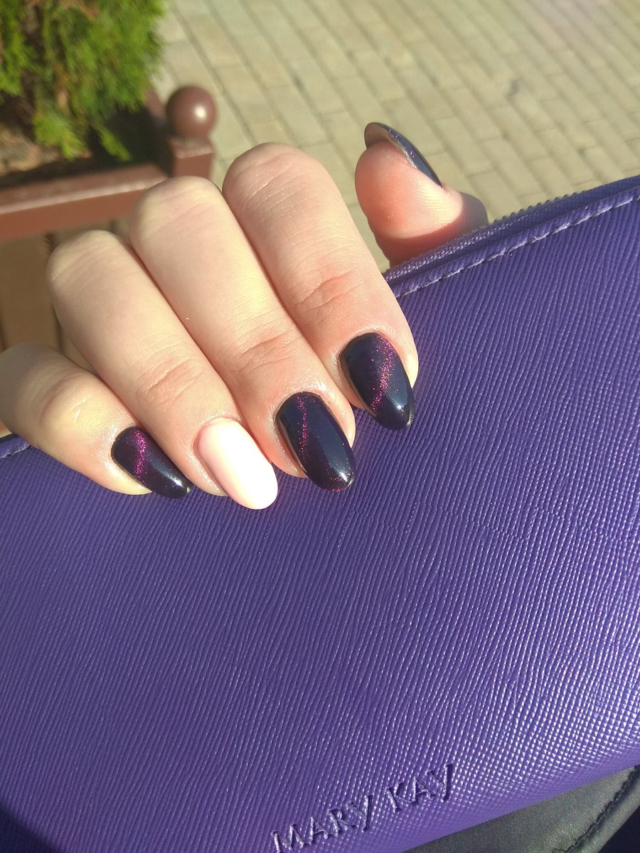 _PolinaV_'s tweet photo. Мой новый маникюр 💜 https://t.co/WzvXsnjQd7