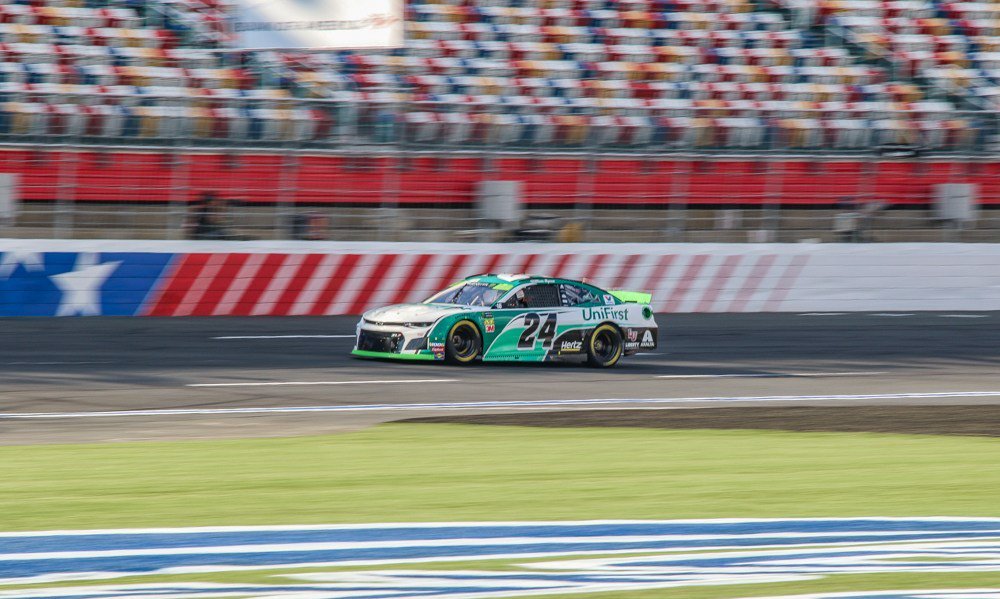 KickinTheTires's tweet photo. Check out our full gallery from the #BojanglesQualifying at @CLTMotorSpdwy!
#LetsBoFast | #BofAROVAL https://t.co/nXE3wVRSNf https://t.co/AtNV276PNp