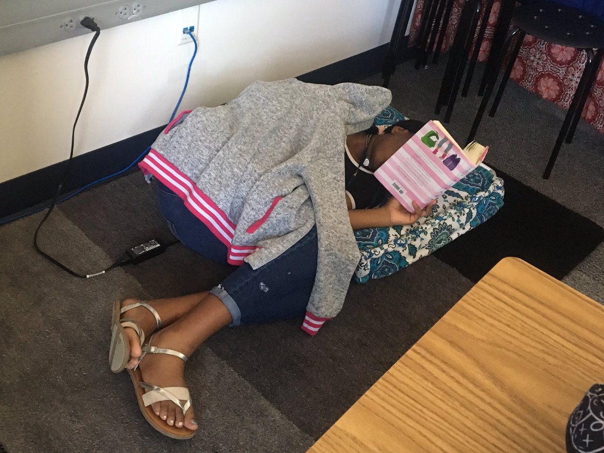 msdavilla's tweet image. Unusual reading positions today.  Whatever works I guess.  #talonterritory