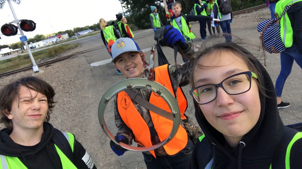 WMSGlendive's tweet photo. SELFIE OF THE WEEK SUBMISSIONS!!! CONGRATULATIONS to Mrs. Pedersen and some of our 7th grade AWESOMIZERS for being selected as the winners this week! GO DEMONS!!! #WMSDEMONS #GPSPRIDE
#WMSAWESOMIZERS
#WMSSELFIEOFTHEWEEK https://t.co/q8JfGnp22e