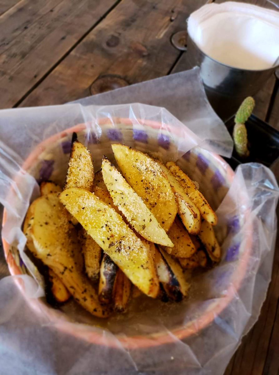 IreneMercadoC's tweet photo. Que este #findesemana sea de #boxpizza y #cinemexicano. Te invitamos a probar nuestras deliciosas #pizzas en Blvd. La luz 3608, col. Brisas del campo #leongto #papas #queso #Guanajuato #familia #amigos #soydeleon 🧀😋🍕❤ https://t.co/CCCZnlp3p6