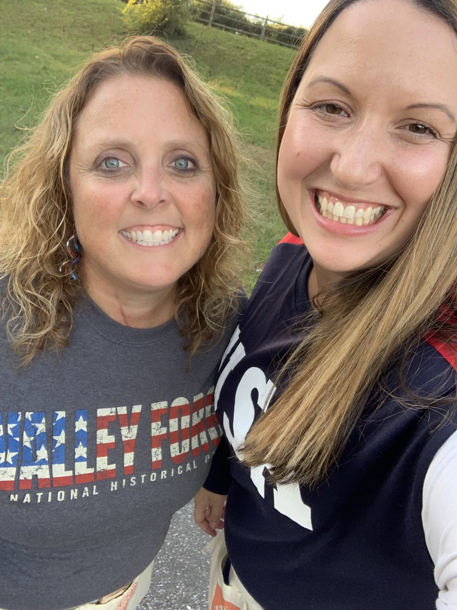 MsDishian's tweet photo. Game time @gaels_football #USAtheme #letsgo #FINNUP #sellingtickets #comeonover @mpiccoloSHS https://t.co/AH5hFZQl3b