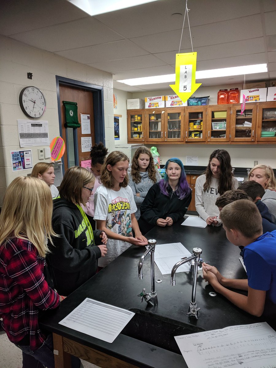 GalloSci110's tweet photo. Explaining and discussing their ideas for how the famous Rubens Tube works. @WeAreMcGee https://t.co/SAfZ3iBhUT