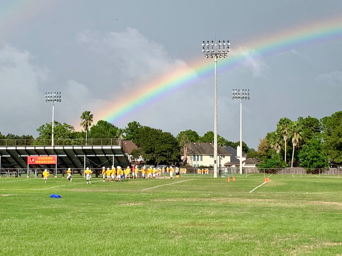ConnorKisd's tweet photo. Rainbow over our Doerre Warriors.  ⁦@DoerreKISD⁩ https://t.co/GbikswMwqa