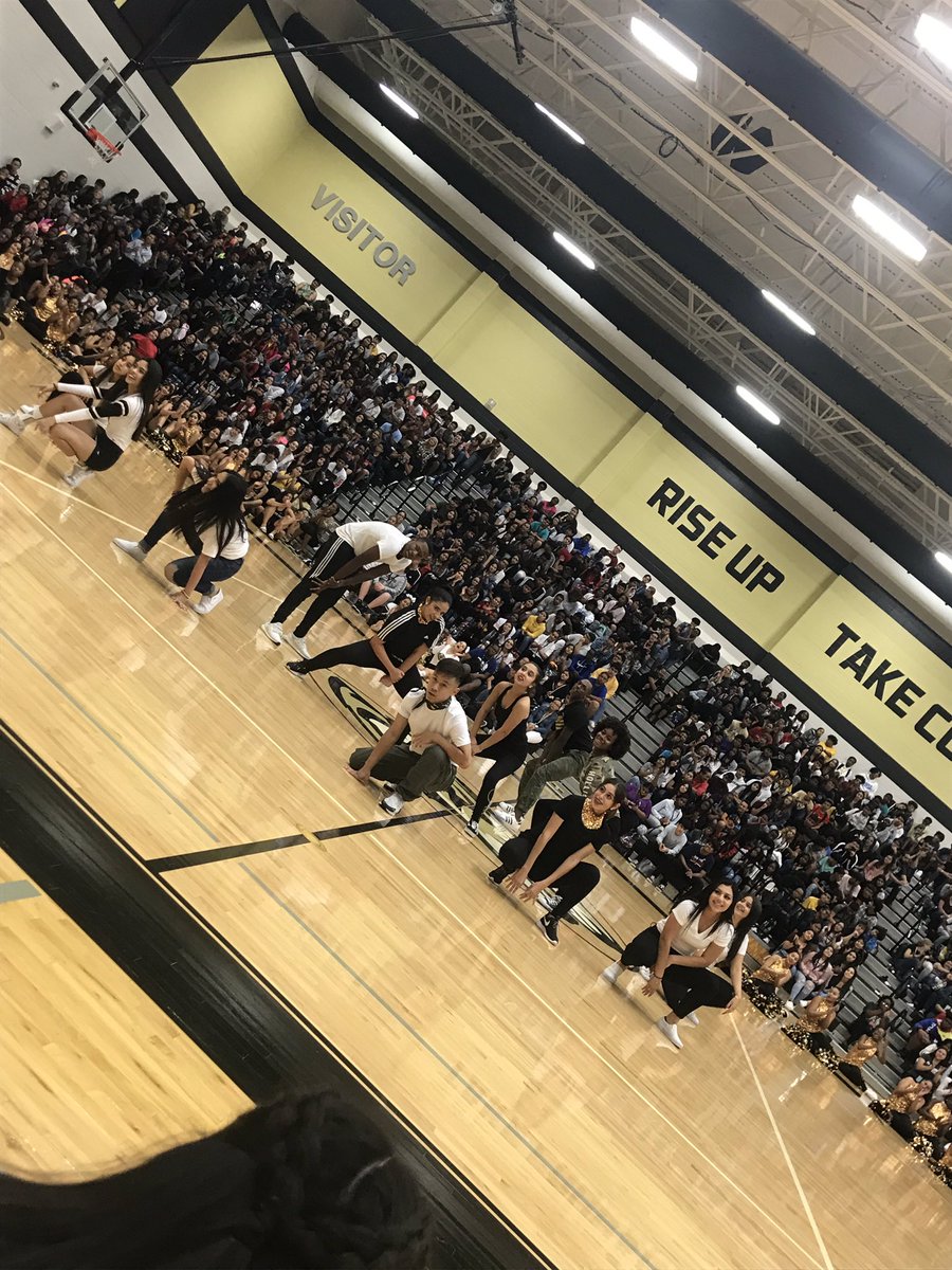 CyParkHOLA's tweet photo. Another classic HOLA performance in the books! #legacy #somostigres https://t.co/tXSUkNTS5Y