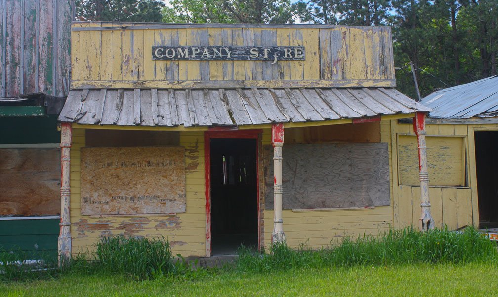 StephenGarone's tweet photo. Wander down the main street of #Rockerville, #SouthDakota, one of the world's best #ghosttowns. Find out more at https://t.co/39Xn0jks0A 🇺🇸 https://t.co/CnOzAnGiDA