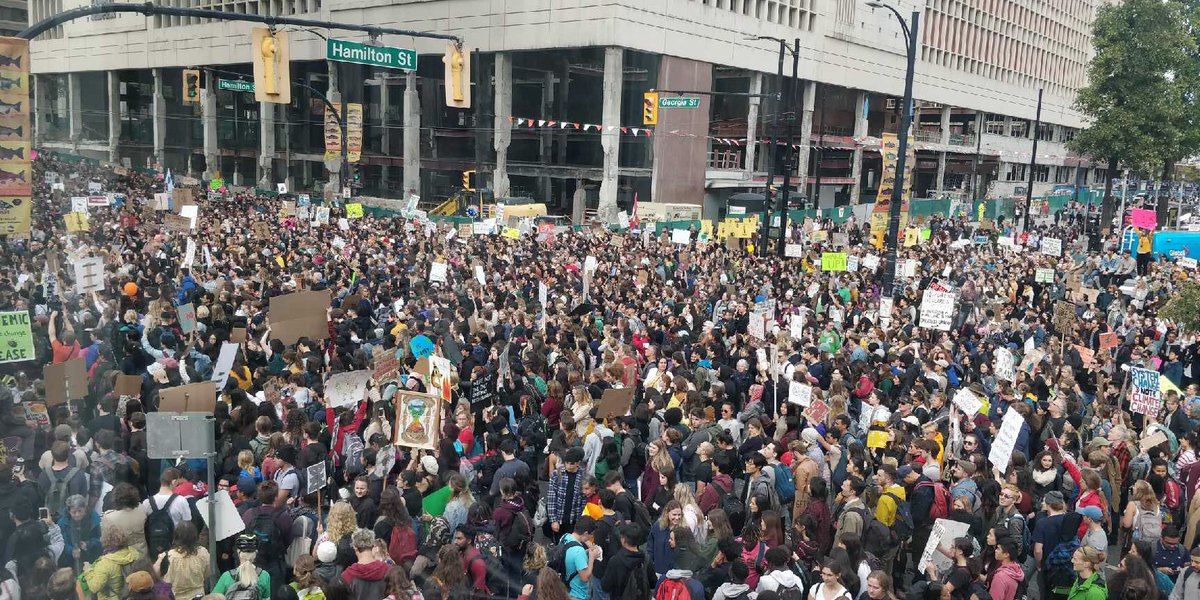 CBCVancouver's tweet photo. The view from our newsroom. For live updates visit: https://t.co/XMRmcnugtN #climatestrikecanada #ClimateStrikeVancouver https://t.co/uP7HTaaAZo
