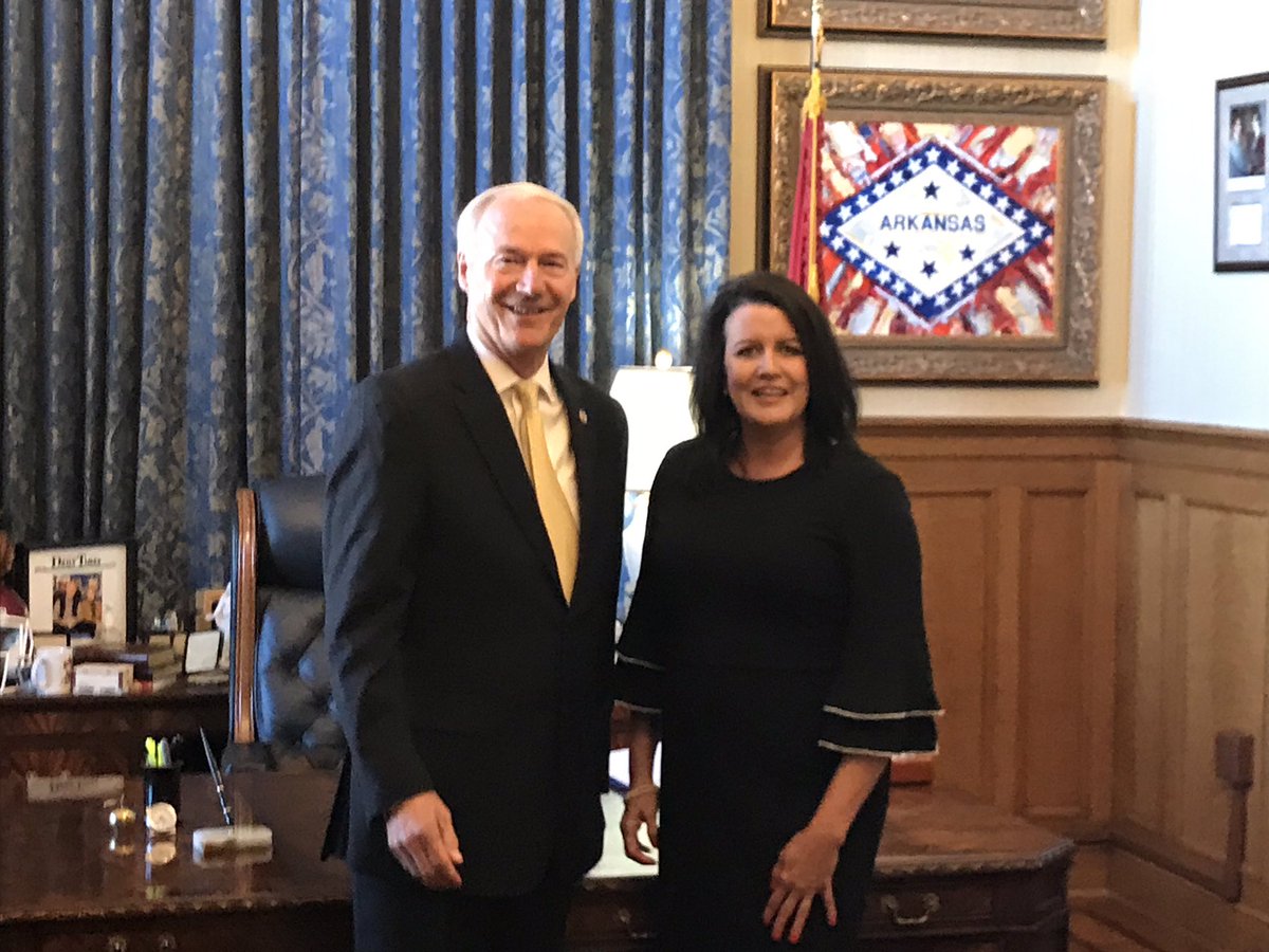 GinaRich_1111's tweet photo. Thank you @govasahutchinson for the invitation to your office. It an honor &amp; privilege to represent @scmiddleschool as the 2019 AR Middle Level Principal of the Year  &amp; to share about the National Distinguished Principal Award I will receive in Oct. in Washington, DC. #naespndp https://t.co/T98EvSjL5f