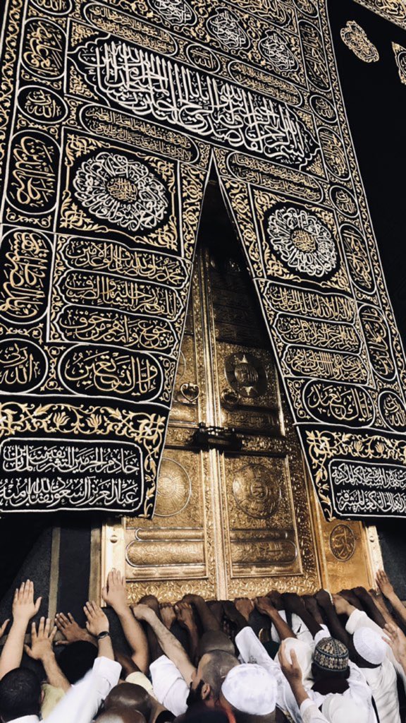 Vllxshd's tweet photo. #المسجد_الحرام  "أرض تضم الطهر في ساحاتها سبحان من ساق القلوب إليها." https://t.co/cKCuf1toMT