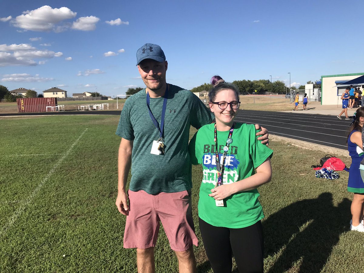 212lisaann's tweet photo. Waiting for our amazing XC athletes to run over SMS and MMS!! #bestcoaches #bestrunners #besteverything @ChapaYBook @Chapa_Cougars @chapadance @CoachSakewitz @MsMirandaCMS https://t.co/Ci4PTNTOgT