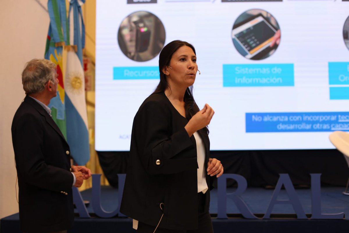 #AHORA
#CongresoINDUSTRIA40
Caso Plan de Transf. Digital, <a href="/SEPyME/">SEPyME</a> - <a href="/UnivAustral/">Universidad Austral</a>
Lourdes Perea, sec acad. <a href="/IngAustral/">Ingeniería Universidad Austral</a>
Daniel Suarez Anzorena, dir. depto Ind. y miembro equipo 4.0 <a href="/UnivAustral/">Universidad Austral</a>
Magdalena Urdampilleta,coord. Transf digital PyMEs,  Sec. emp. y Pymes,<a href="/PRODUCCION_ARG/">Secretaría de Industria y Desarrollo Productivo</a>