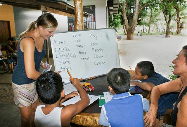 abriendomentes's tweet photo. #FlashbackFriday to 2009 when Abriendo Mentes founders Meradith and Drew began giving English classes in the old Sol y Mar Restaurant in Potrero! 
Now, 10 years later, class size has more than quadrupled and Abriendo Mentes delivers more than 2500 hours … https://t.co/PS6izSdczQ https://t.co/NmprOd42Kh