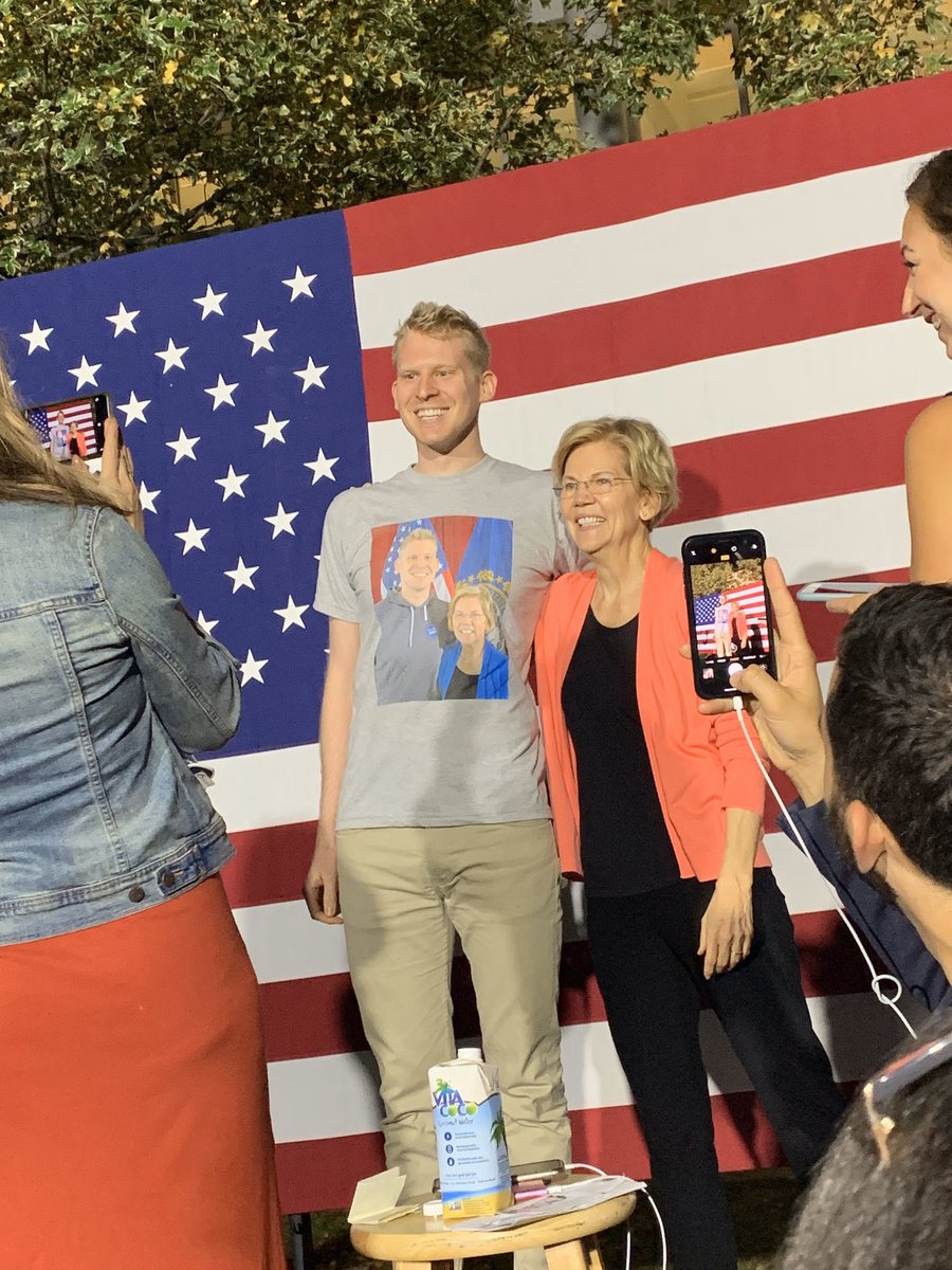 cassiecastro97's tweet photo. Still SHOOK from this moment with my incredible volunteer @not_that_donald who showed up to @ewarren’s selfie line in Keene with this t shirt....love my vols❤️
#WinWithWarren #nhpolitics https://t.co/fw7ULWnKzX
