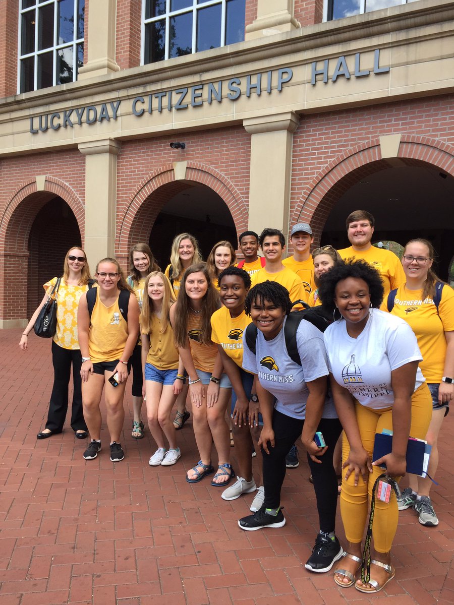 Luckyday freshmen support the Southern Miss Golden Eagles and #GoGoldFriday!! #SMTTT 💛 #ldclassof2023