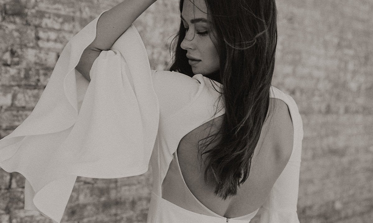 Living for the drama, you can't beat those sleeves. #dulcebywatters #bywatters #bridetobe #weddingstyle

Shop the Dulce dress now: ow.ly/cvLz50wu3P4