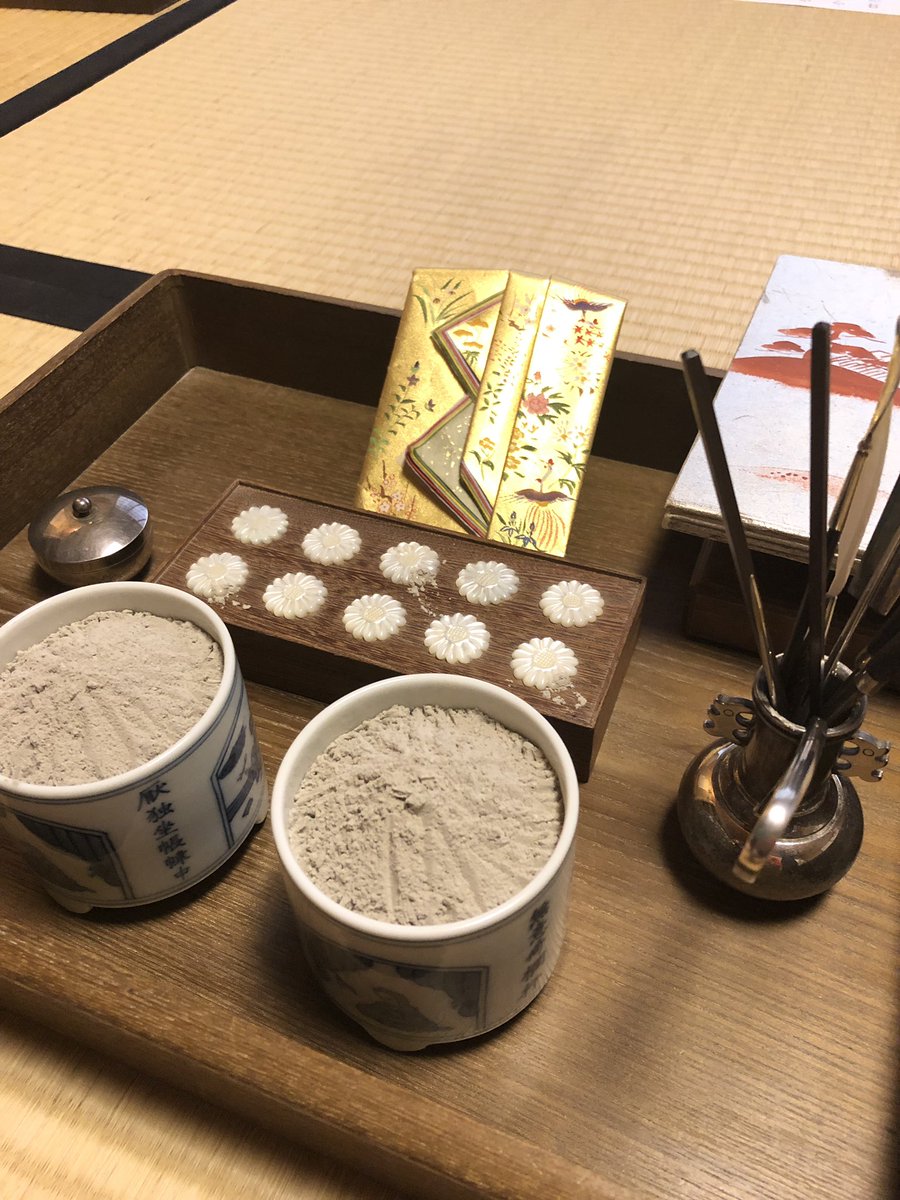 山内三咲 Twitter પર おはようございます 昨日 麻布十番の 香雅堂 さんで香道体験してきました 組香 という香り当てゲームのようなものをしましたが 昨日は時期柄 月見香 といって 月をイメージした香りでした 平安貴族になったような 雅な世界観 和の