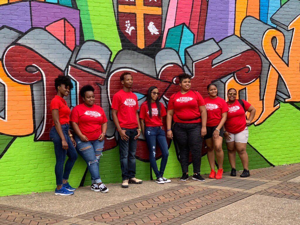 USTadmissions's tweet photo. @leecollege @LeeTriosss #TRIO came to visit #USTAdmissions today! We spoke about the benefits of a small university and academic scholarships! #USTHouston #FutureCelts #CeltNation #Transfer2UST #TransferScholarships #ptkscholarships https://t.co/YSXhdtmt7P
