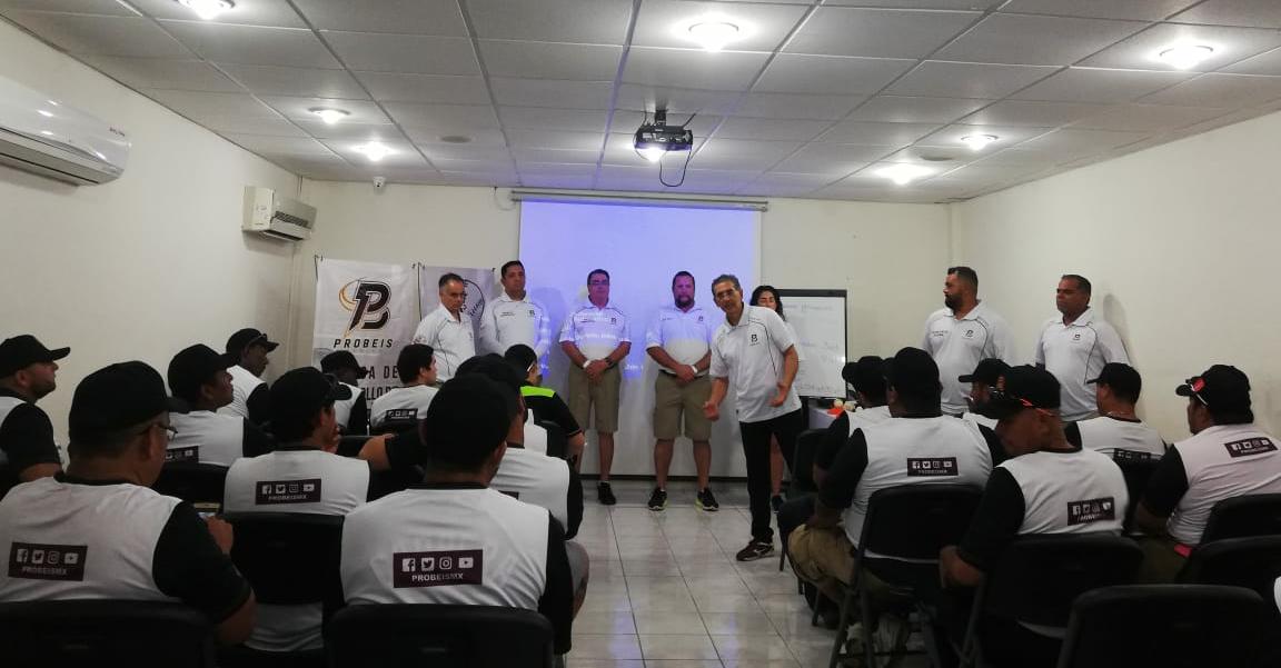 BTEDmx's tweet image. 😎📸 ¡Ya iniciamos las clínicas de #DesarrolloDeEntrenadores en las instalaciones de @Icatcam Campeche! ⚾ 🇲🇽

Nuestro Sub director de operaciones, @jr_peinado y el líder de este programa, el ex liga mayorista @karimgarcia95, fueron los encargados de dar la bienvenida. 🙌🏻