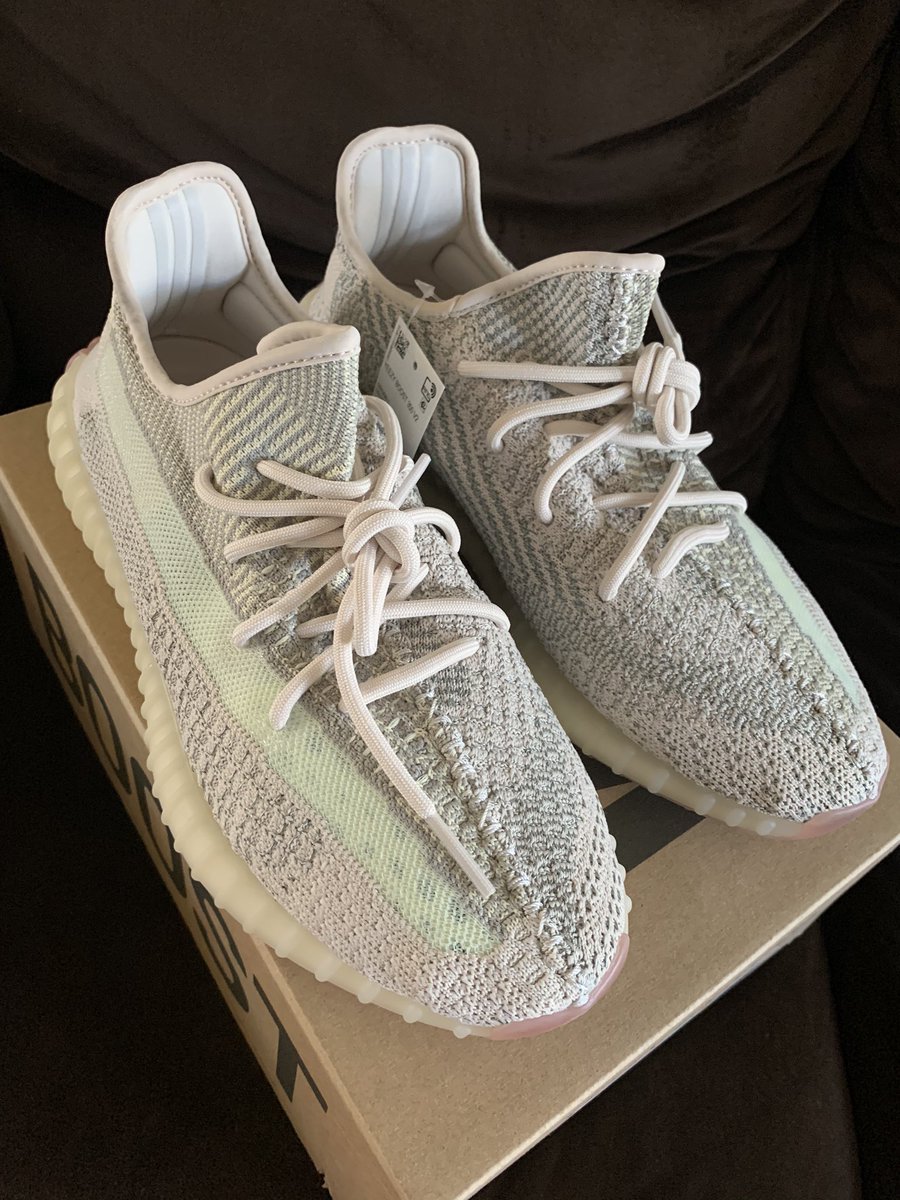 Islandsnkrs's tweet photo. The difference in color tone between the Citrin Rf and Citrin Non-Rf is very subtle.. but definitely enough for me to favor the reflective pair π₯ β‘οΈ #adidas #yeezy350V2 #citrinreflective https://t.co/SeLmHVv0mS
