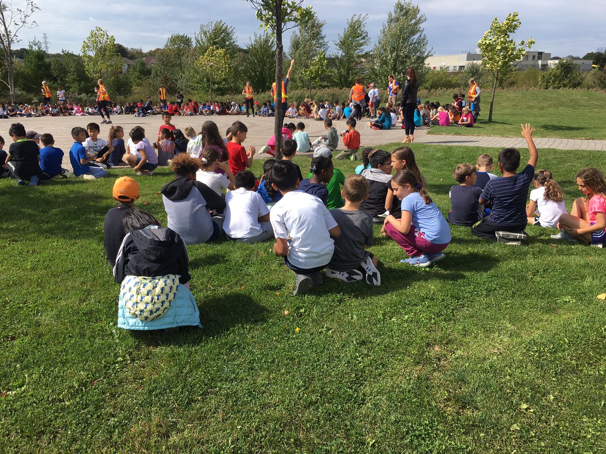 KimHenrick1's tweet photo. A glorious day for our school Terry Fox run. Warming up at the park. @AlexMuirPS https://t.co/pbUVI4FcEf