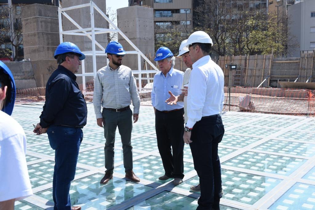 Que hermoso está quedando el centro cultural de plaza España. Junto al int. <a href="/ramonjmestre/">Ramón Mestre</a> y el arq. <a href="/MiguelAngelRoca/">Miguel Angel Roca</a> visitamos los avances de esta espectacular y emblemática obra que pronto disfrutarán todos los cordobeses. Felicitaciones <a href="/MuniCba/">Municipalidad de Córdoba</a> ! 👏👏👏