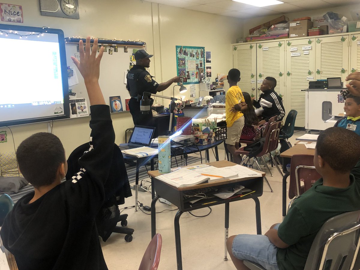 Thanks for the brain break today Officer Moise!!!! @NBFelem  #knownova #novaglow 💛💚💛💚